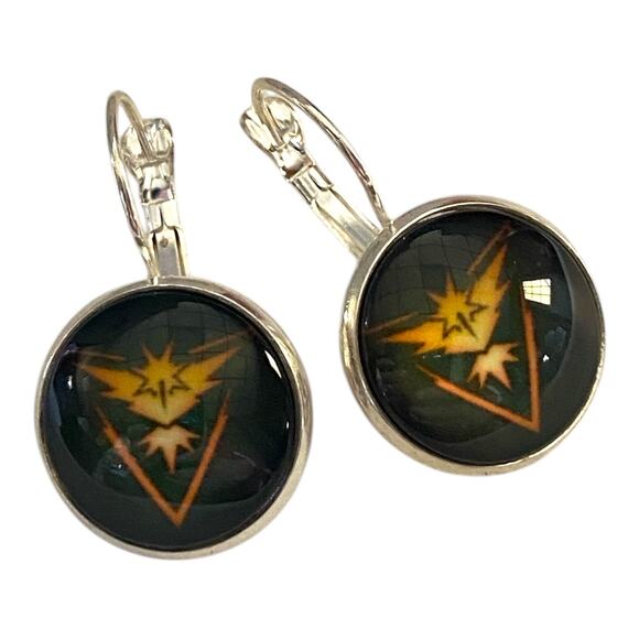 Pokémon Pokéball Dangle Earrings – Gamer Jewelry Gift – Geek Chic – NEW - Picture 1 of 4